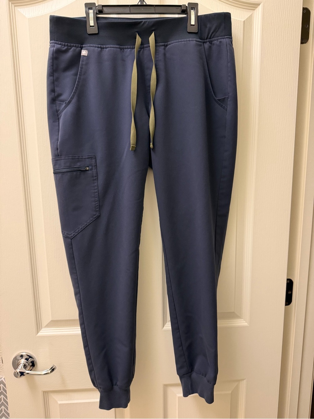 Figs Women’s Dark Space Grey Zamora Jogger Scrub Pants